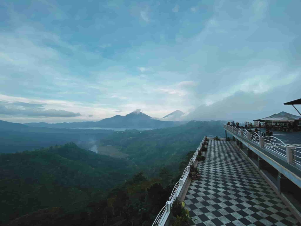 5-tempat-nongkrong-di-bali-dengan-panorama-alam-yang-instagramable