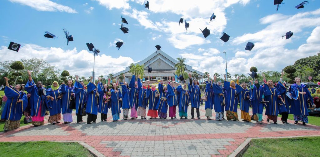 polemik-pinjol-untuk-bayar-ukt:-mempermudah/mempersulit-akses-masyarakat-ke-pendidikan-tinggi?