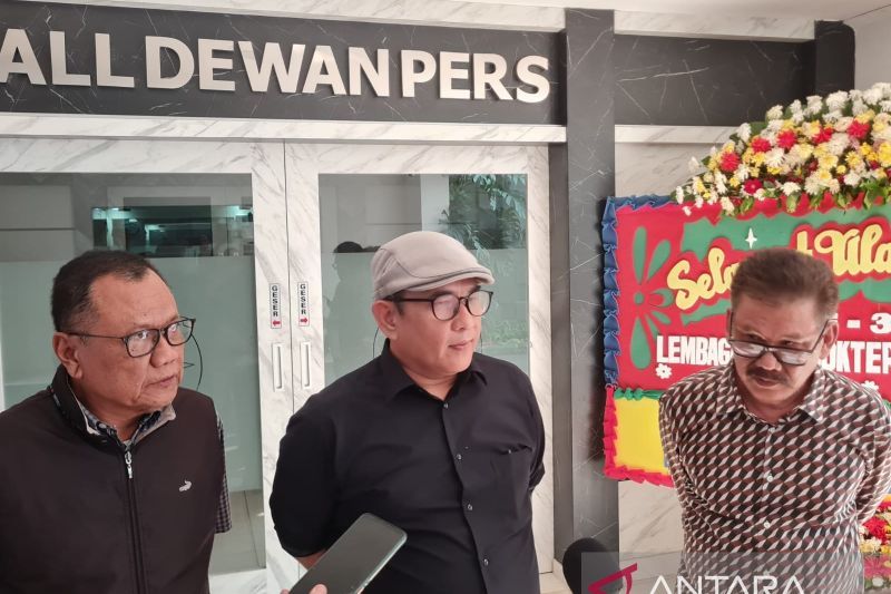 zulmansyah-sekedang-ditunjuk-sebagai-plt.-ketua-umum-pwi-pusat 