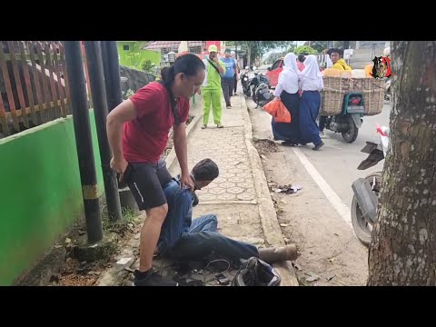 Pria Pura² Dorong Motor, Ditolong Buser Naga Malah Kalang Kabut, Ternyata Bawa ?