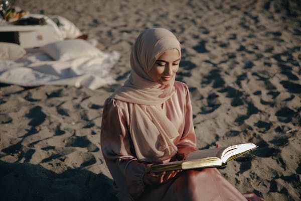 10-ootd-pantai-hijab-yang-stylish,-adem,-dan-simple