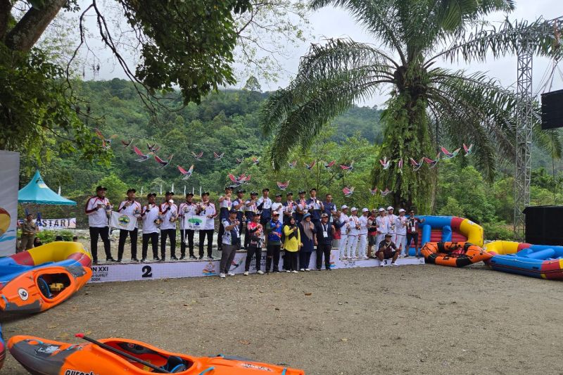 arung-jeram-–-diy-beri-kejutan-di-sprint-r6-putri-dengan-raihan-emas