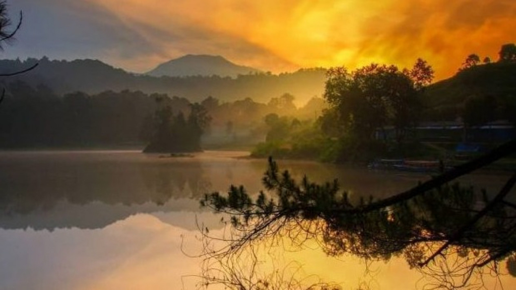 5-spot-terbaik-instagramable-menyaksikan-sunset-di-bandung