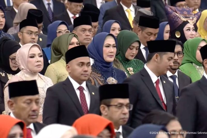 berbagai-warna-semangat-baru-para-anggota-parlemen-usai-resmi-dilantik