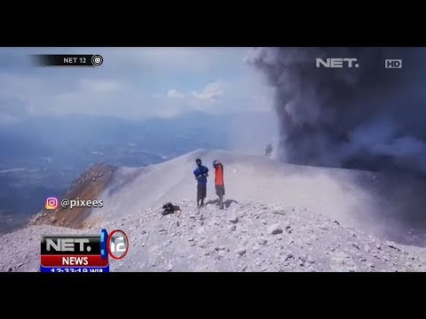 Dua Pemuda Unggah Foto di Gunung Sinabung yang Sedang Erupsi – NET12