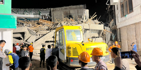 Jangan Asal Bacot, Bro! — Belajar Empati dari Tragedi Pondok Ambruk di Buduran