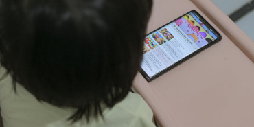 anak-gampang-tantrum-akibat-sering-nonton-video-pendek:-ternyata-fungsi-otak-terganggu