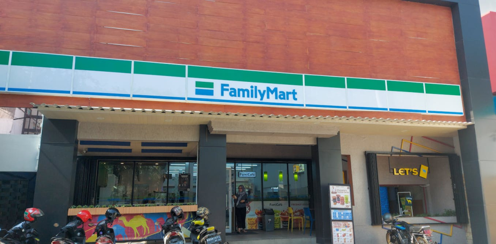 sangat-ekspansif,-akankah-family-mart-senasib-dengan-7-eleven-di-indonesia?