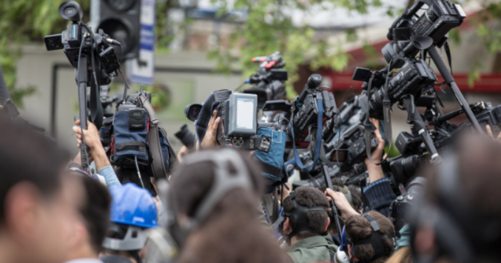 pencabutan-kartu-identitas-liputan-istana-pembungkaman-terhadap-pers 