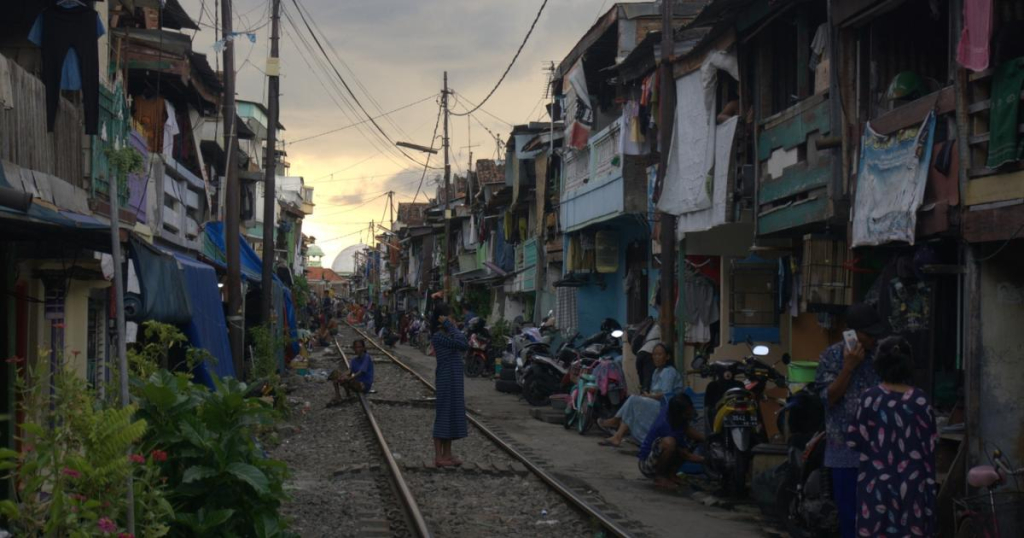 politik-uang-menargetkan-warga-miskin-selama-pilkada-surabaya