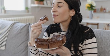 alasan-bunda-selalu-lapar-dan-ingin-makan-manis-atau-asin-menjelang-haid