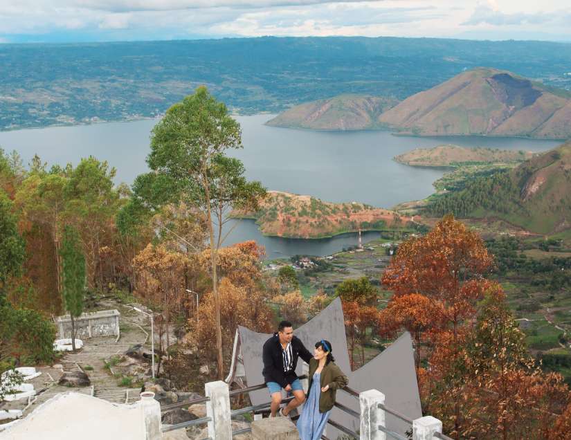 sail-through-the-beauty-of-lake-toba