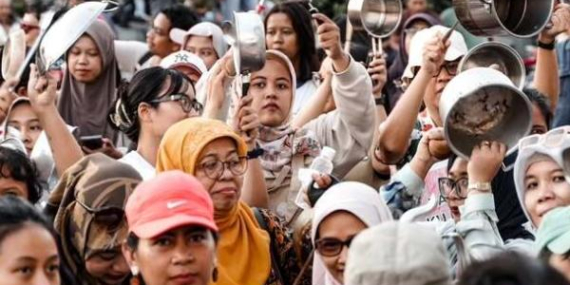 politik-kemanusiaan-ibu-ibu-berpanci