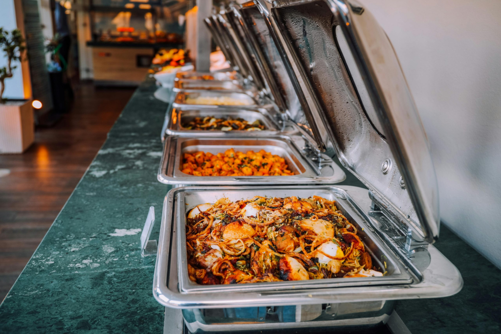 5-rekomendasi-catering-prasmanan-untuk-acara-kantor-–-foodspot-blog