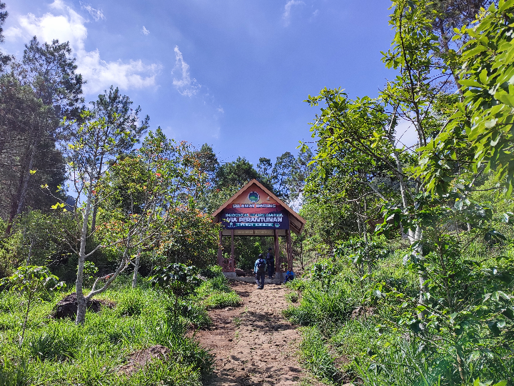 menjelajah-gunung-ungaran:-eksplorasi-jalur-perantunan-dan-basecamp-dengan-fasilitas-lengkap