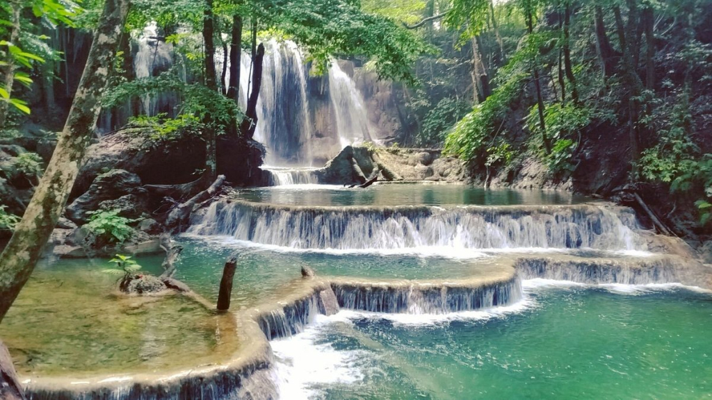 pulau-moyo:-surga-tersembunyi-di-nusa-tenggara-barat