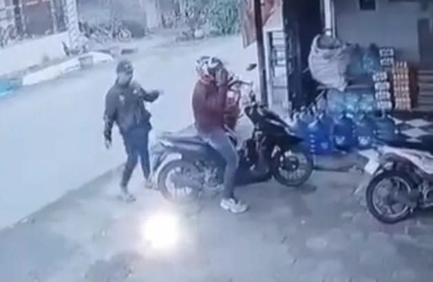 tertangkap-kamera-cctv,-sepeda-motor-digondol-maling-di-kedungsari-jombang