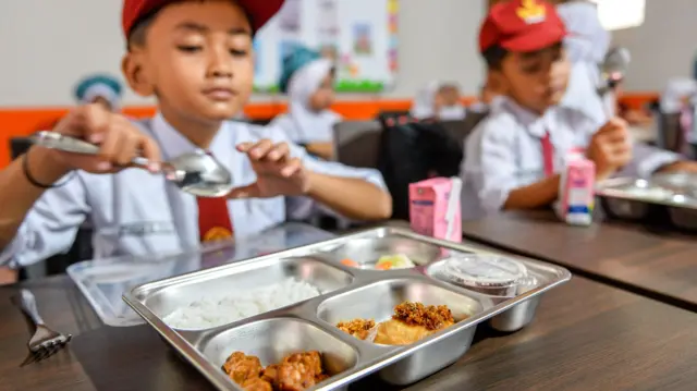 makan-bergizi-gratis,-cara-berpikir,-dan-elitisme