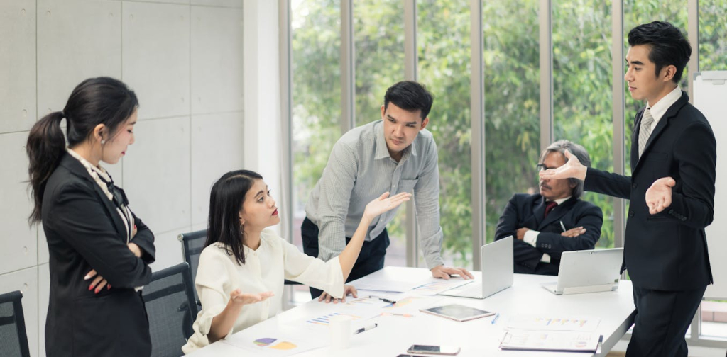 ketika-pekerjaan-picu-pertentangan-batin:-cedera-moral-hantui-para-pekerja