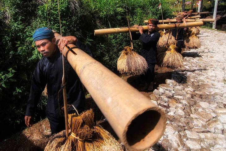 surak-ibra:-jejak-perlawanan-yang-terukir-dalam-tari-dan-sorak-dari-garut