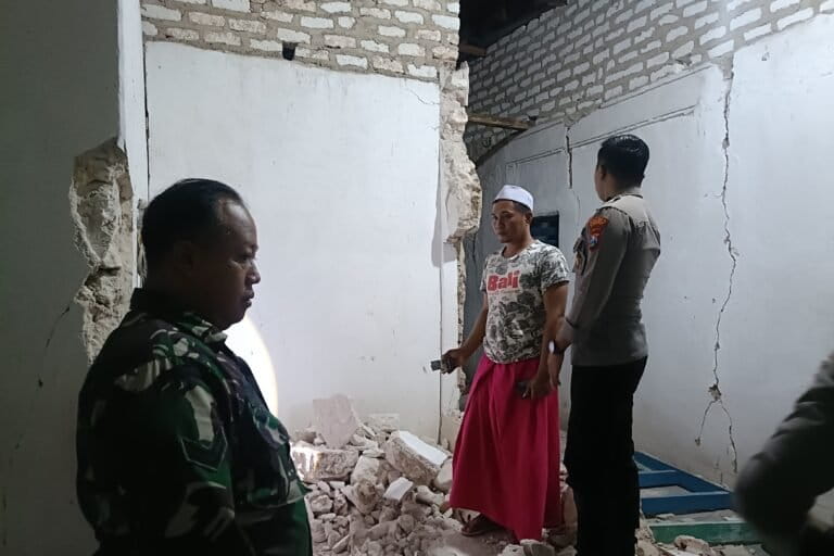 ratusan-bangunan-terdampak-gempa-sumenep