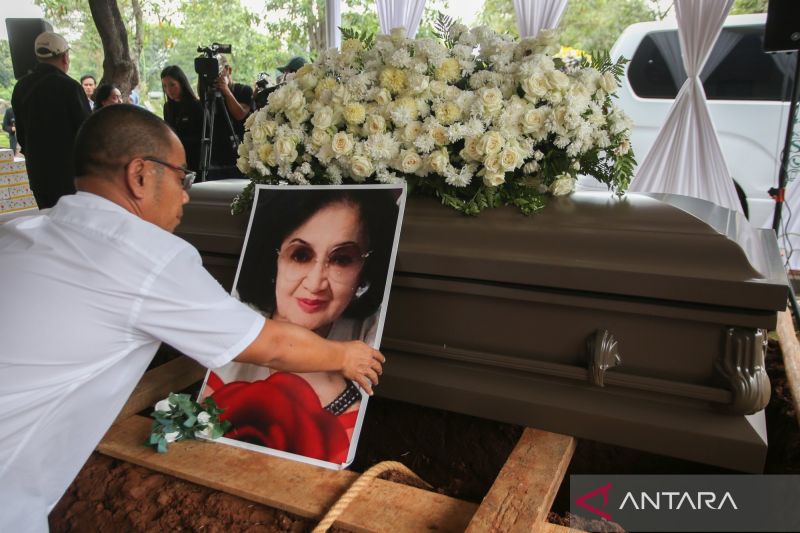 fakta-di-balik-pemakaman-yurike-sanger,-istri-ketujuh-soekarno