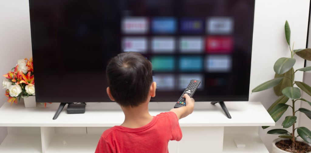 anak-dikepung-konten-digital?-tv-bisa-bentuk-kebiasaan-menonton-yang-lebih-terkontrol