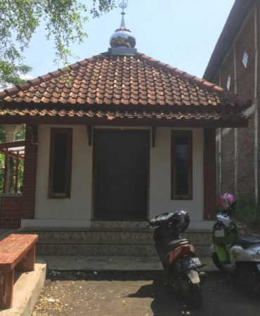 oyode-shadat:-puji-pujian-lawas-dan-kearifan-doa-di-tajug