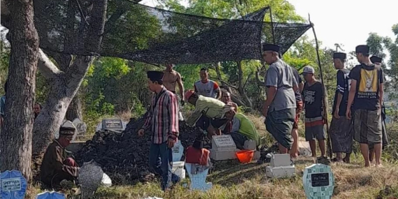 Santri Asal Gresik Korban Ambruknya Ponpes Al Khoziny Dimakamkan di Lamongan