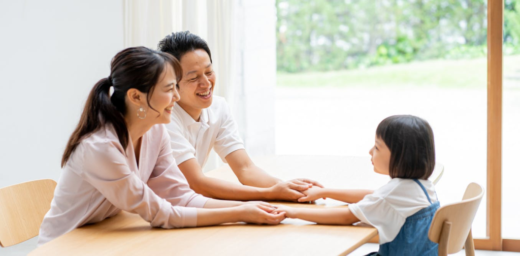 ‘mindful-parenting’:-bangun-hubungan-keluarga-lebih-sehat-lewat-pola-asuh penuh kesadaran