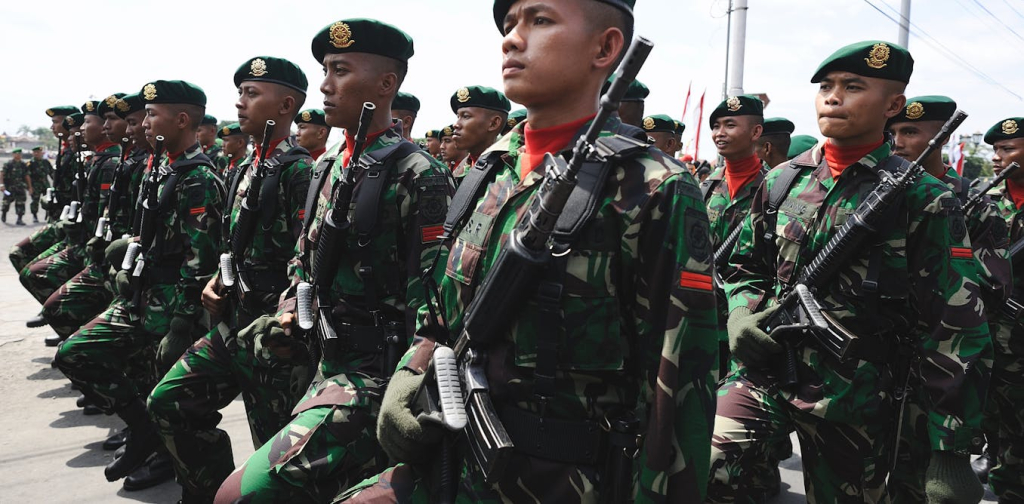 “siap,-ndan!”:-bahaya-penggunaan-bahasa-militeristik-dalam-kehidupan-sehari-hari