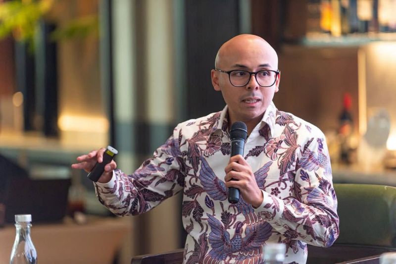 profil-dirgayuza, asisten-presiden-bidang-komunikasi-analis-kebijakan