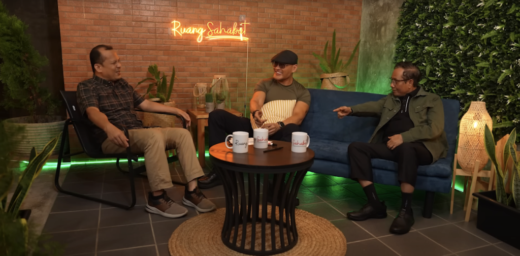 tren-‘podcast’-politik:-sarana-informasi-publik-dan-ruang-klarifikasi-politikus