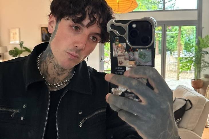 “gue-masih-gak-nyangka”:-perjalanan-dewa-prada-desain-pakaian-oliver-sykes-bmth