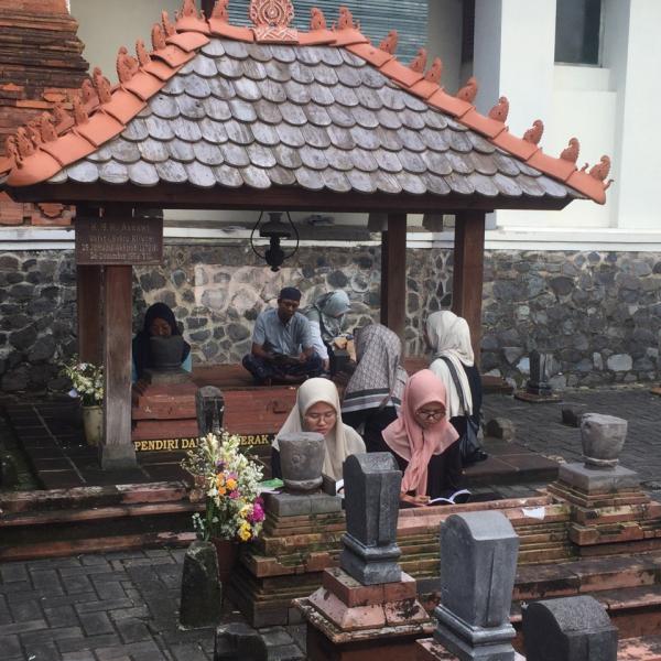ziarah-kubur:-antara-kesadaran-ekologis-dan-pengingat-kematian