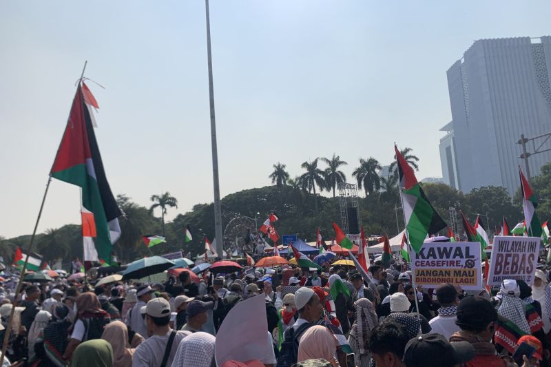 ribuan-warga-ikuti-aksi-damai-bela-palestina-di-kawasan-patung-kuda