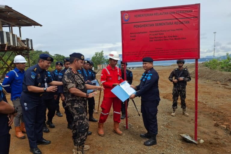 kkp-segel-dermaga-4-perusahaan-nikel-di-halmahera-timur