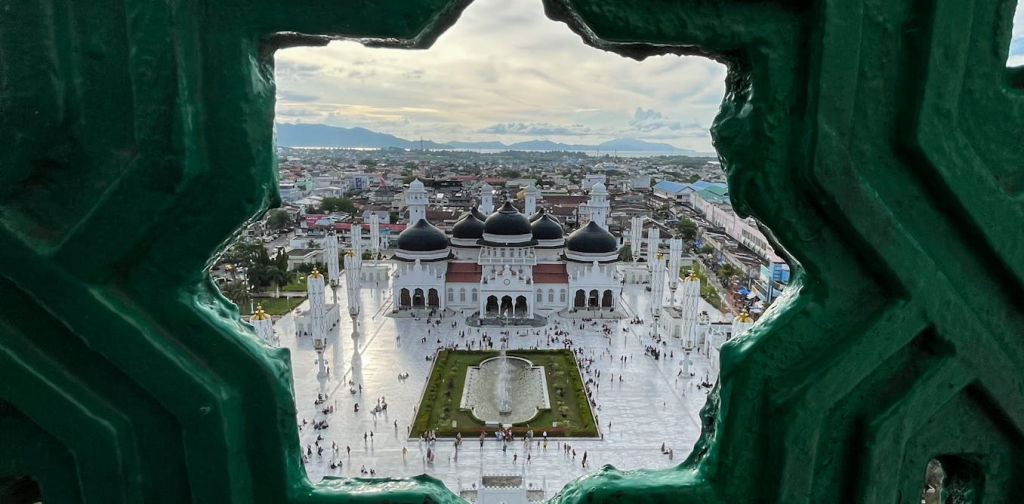 pluralisme-hukum-seimbangkan-posisi-agama,-adat-dan-kemanusiaan-di-aceh