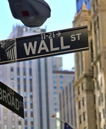 wall-street-ditutup-beragam,-investor-optimis-kinerja-perbankan-as