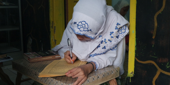 Mitos Feodalisme Pesantren: Kritik atas Framing Media dan Komentar Negatif Netizen