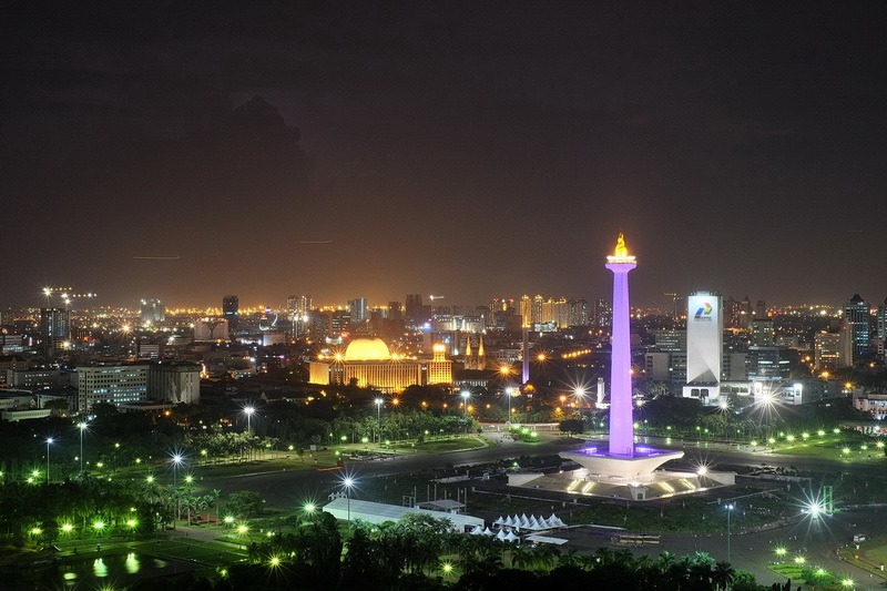 “mengadu-ke-pusat”:-simbol-kesakralan,-kecemasan,-dan-identitas-muslim-hari-ini