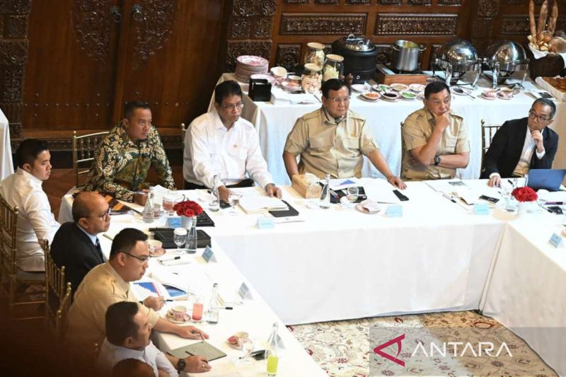 presiden-prabowo-gelar-ratas-stem-di-kediaman-kertanegara