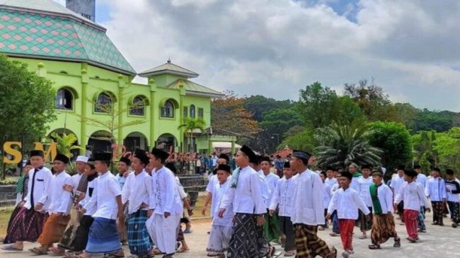 menjadikan-pesantren-sebagai-pelopor-kebangkitan-islam