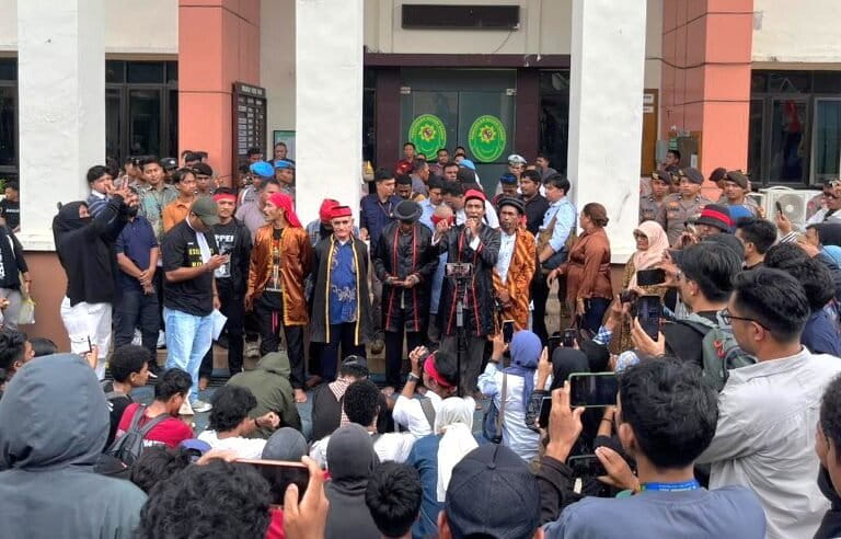 5-bulan-bui-karena-warga-maba-sangaji-jaga-hutan-dari-nikel
