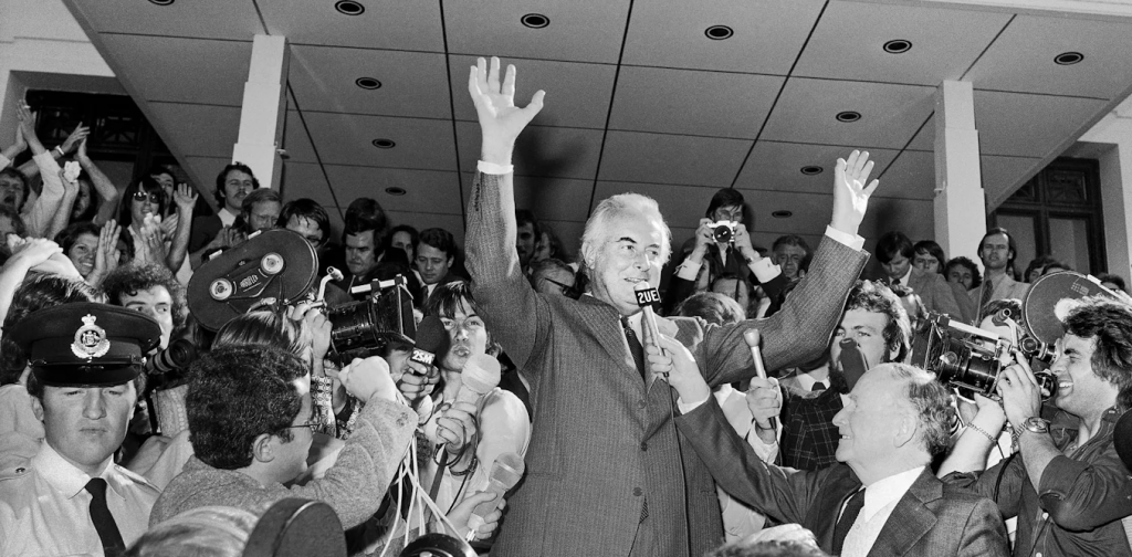 politics-with-michelle-grattan:-remembering-the-day-gough-whitlam-lost-his-job