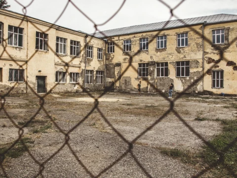 kasus-lapas-enemawira:-alarm-untuk-perlindungan-hak-beragama-di-indonesia