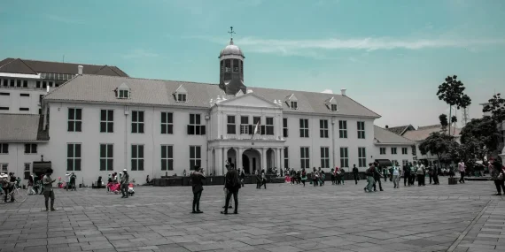 11 Tempat Wisata Dekat Bobopod Kota Tua