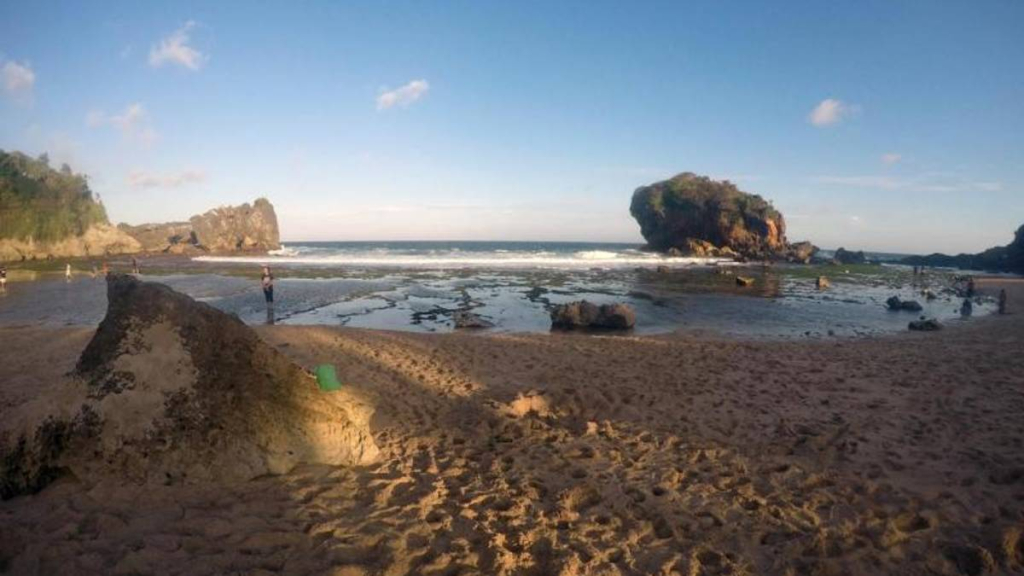 pantai-jungwok,-ketenangan-pesisir-selatan-di-desa-jepitu-yogyakarta
