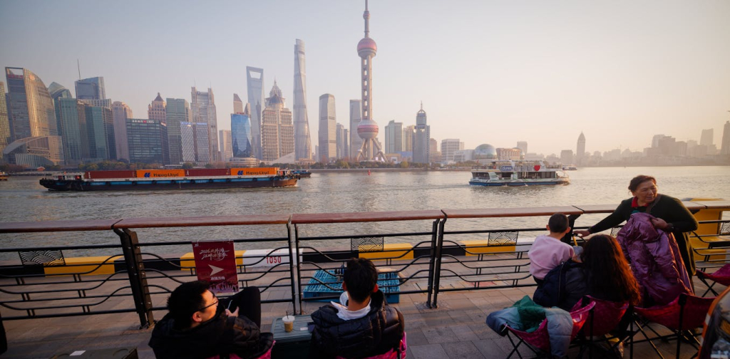 to-sustain-prosperity-as-its-population-shrinks,-china-will-have-to-invest-big-at-home