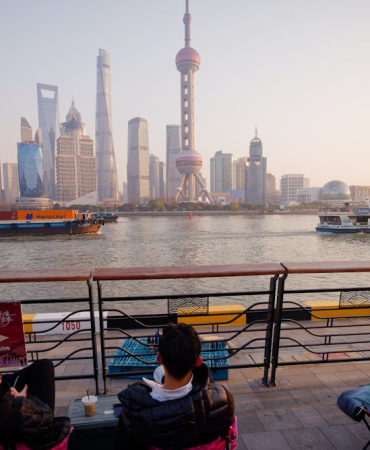 to-sustain-prosperity-as-its-population-shrinks,-china-will-have-to-invest-big-at-home